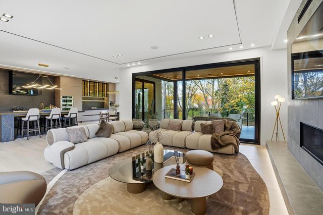 9408 OLD COURTHOUSE RD, Vienna, VA 22182