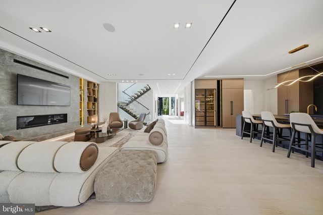 9408 OLD COURTHOUSE RD, Vienna, VA 22182