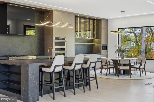 9408 OLD COURTHOUSE RD, Vienna, VA 22182