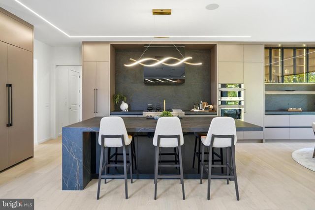 9408 OLD COURTHOUSE RD, Vienna, VA 22182