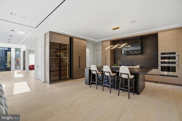 9408 OLD COURTHOUSE RD, Vienna, VA 22182