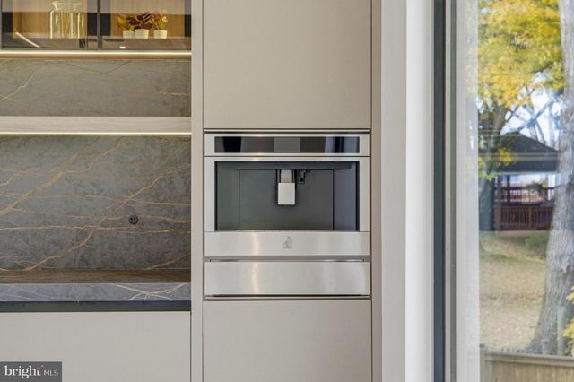 9408 OLD COURTHOUSE RD, Vienna, VA 22182