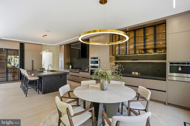 9408 OLD COURTHOUSE RD, Vienna, VA 22182