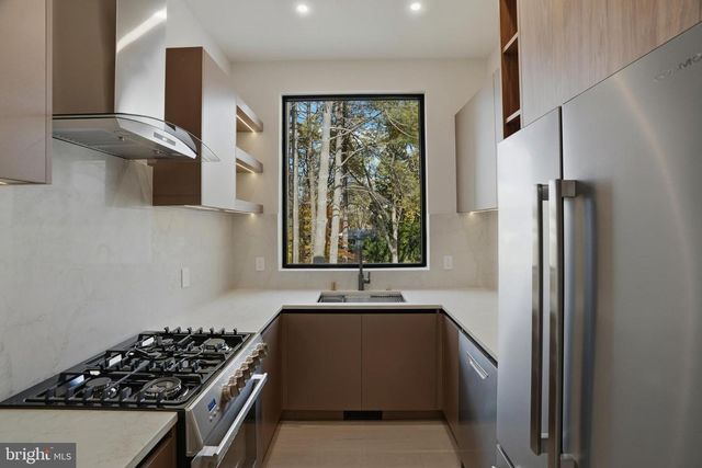 9408 OLD COURTHOUSE RD, Vienna, VA 22182