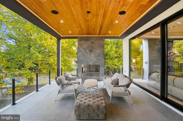 9408 OLD COURTHOUSE RD, Vienna, VA 22182