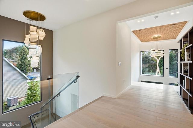 9408 OLD COURTHOUSE RD, Vienna, VA 22182