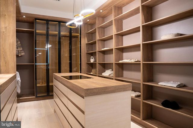 9408 OLD COURTHOUSE RD, Vienna, VA 22182