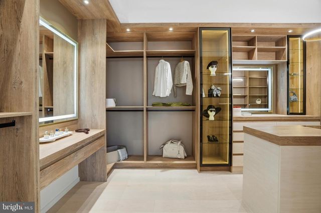 9408 OLD COURTHOUSE RD, Vienna, VA 22182