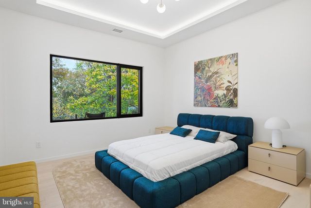 9408 OLD COURTHOUSE RD, Vienna, VA 22182