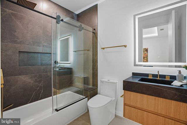 9408 OLD COURTHOUSE RD, Vienna, VA 22182