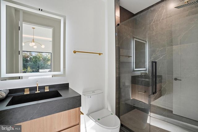 9408 OLD COURTHOUSE RD, Vienna, VA 22182