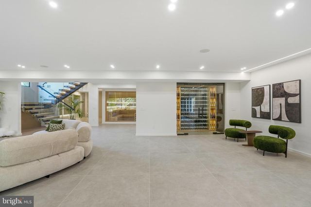 9408 OLD COURTHOUSE RD, Vienna, VA 22182