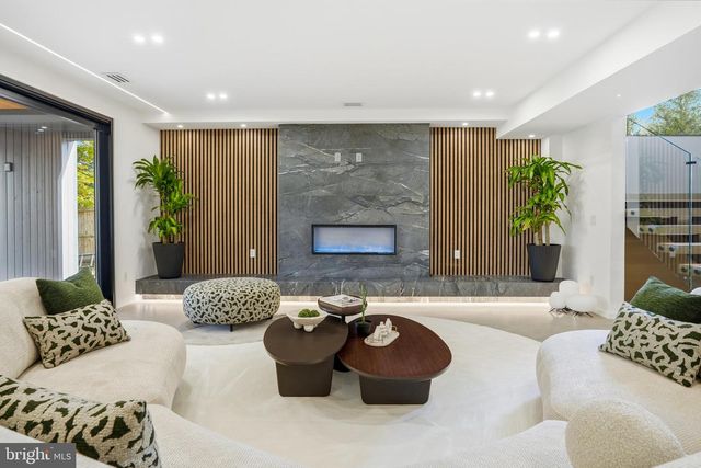 9408 OLD COURTHOUSE RD, Vienna, VA 22182