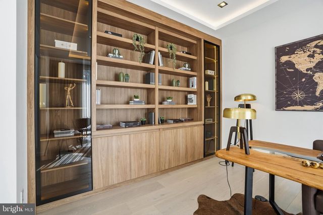 9408 OLD COURTHOUSE RD, Vienna, VA 22182