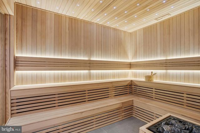 9408 OLD COURTHOUSE RD, Vienna, VA 22182