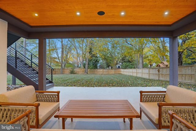 9408 OLD COURTHOUSE RD, Vienna, VA 22182