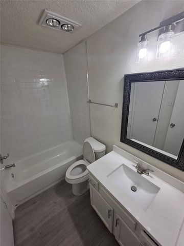 323 Valley Spring Drive, Arlington, TX 76018