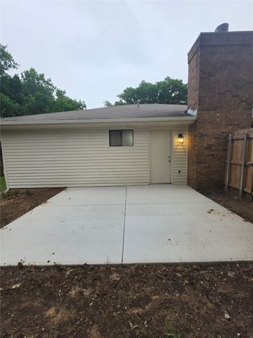 323 Valley Spring Drive, Arlington, TX 76018