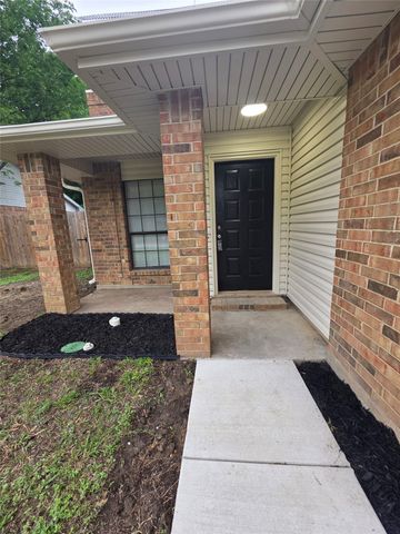 323 Valley Spring Drive, Arlington, TX 76018