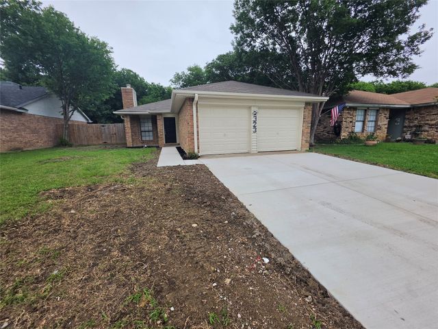 323 Valley Spring Drive, Arlington, TX 76018