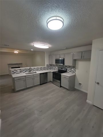 323 Valley Spring Drive, Arlington, TX 76018