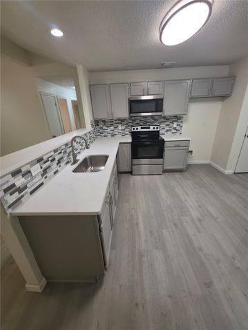 323 Valley Spring Drive, Arlington, TX 76018