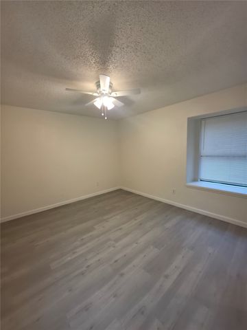 323 Valley Spring Drive, Arlington, TX 76018