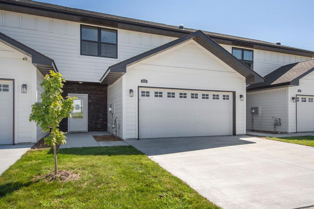 819 Viburnum Street, Belle Plaine, MN 56011 — exterior