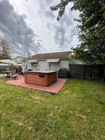 1405 Denver Avenue, Waterford, MI 48328