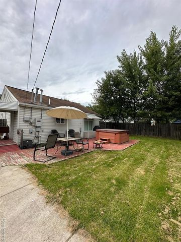 1405 Denver Avenue, Waterford, MI 48328