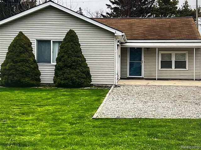 1405 Denver Avenue, Waterford, MI 48328