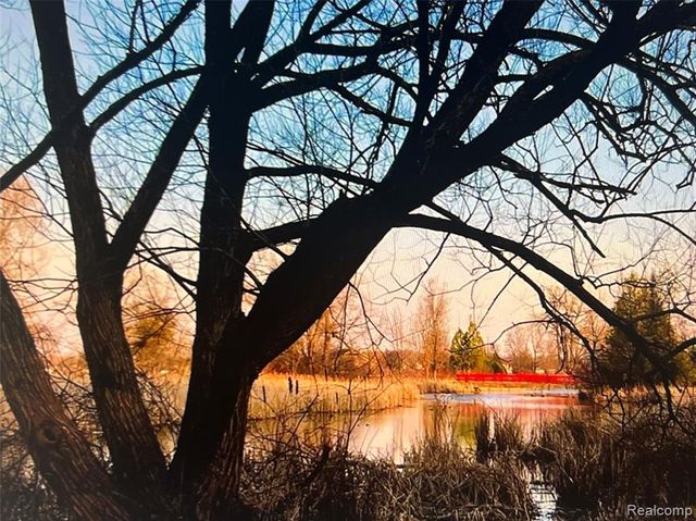 1405 Denver Avenue, Waterford, MI 48328