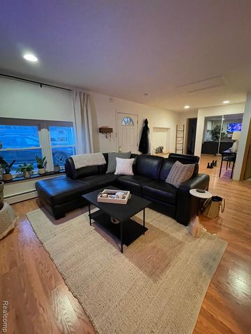 1405 Denver Avenue, Waterford, MI 48328