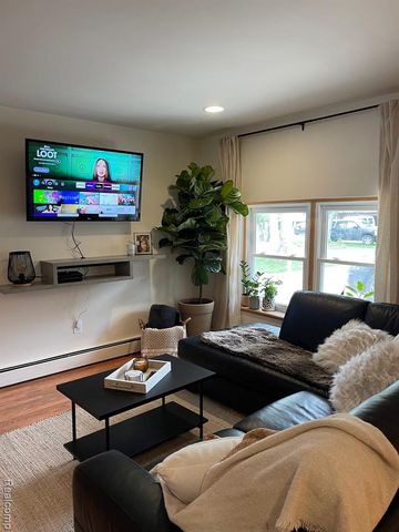 1405 Denver Avenue, Waterford, MI 48328