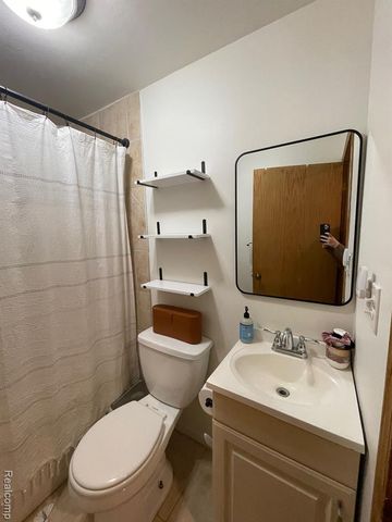 1405 Denver Avenue, Waterford, MI 48328