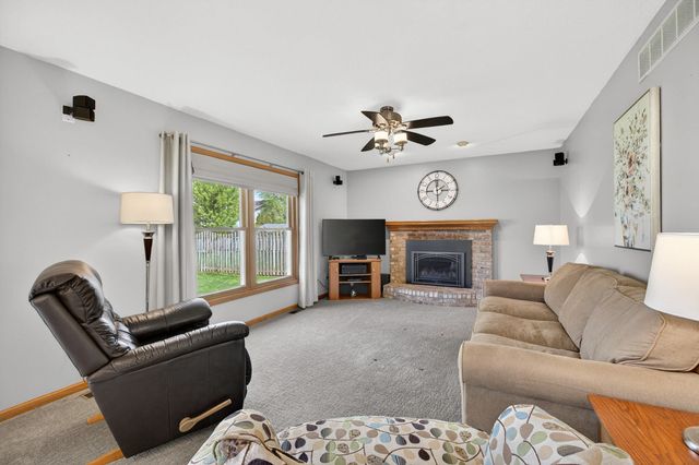 2434 W 62nd Street, Davenport, IA 52806