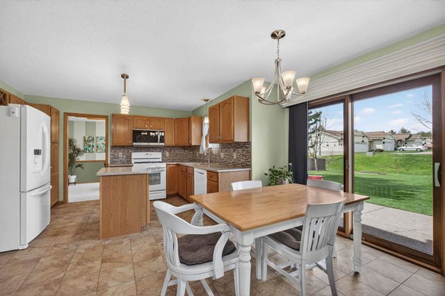 2434 W 62nd Street, Davenport, IA 52806