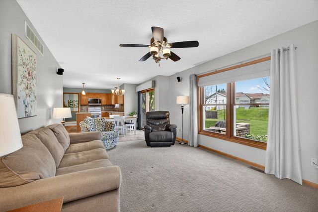 2434 W 62nd Street, Davenport, IA 52806