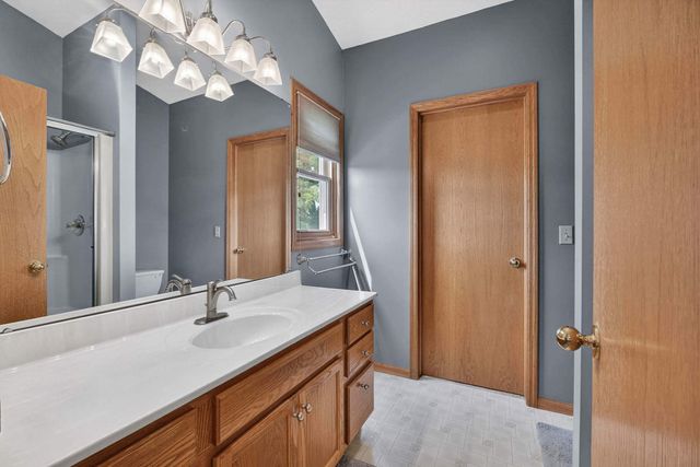 2434 W 62nd Street, Davenport, IA 52806