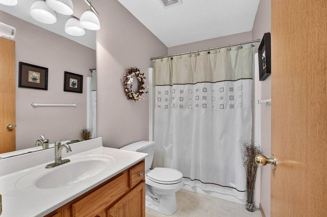 2434 W 62nd Street, Davenport, IA 52806