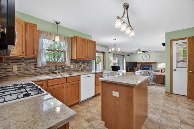 2434 W 62nd Street, Davenport, IA 52806