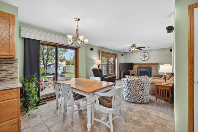 2434 W 62nd Street, Davenport, IA 52806
