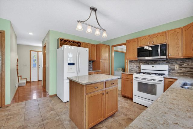 2434 W 62nd Street, Davenport, IA 52806