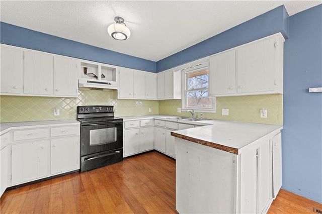 332 Matthews Lane, Gower, MO 64454
