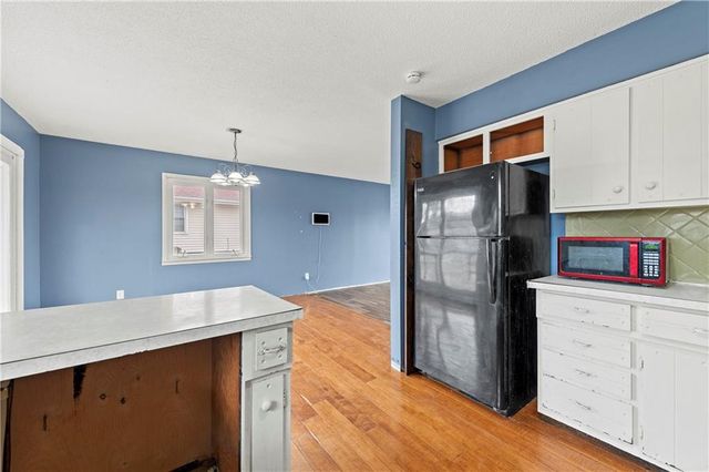 332 Matthews Lane, Gower, MO 64454