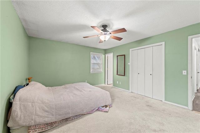 332 Matthews Lane, Gower, MO 64454