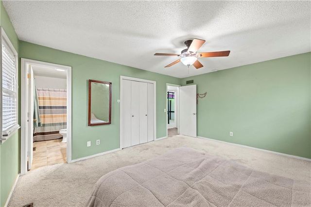 332 Matthews Lane, Gower, MO 64454