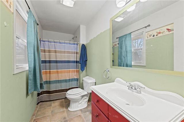 332 Matthews Lane, Gower, MO 64454