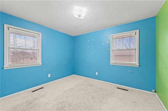 332 Matthews Lane, Gower, MO 64454