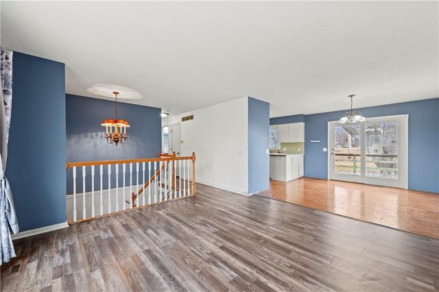 332 Matthews Lane, Gower, MO 64454